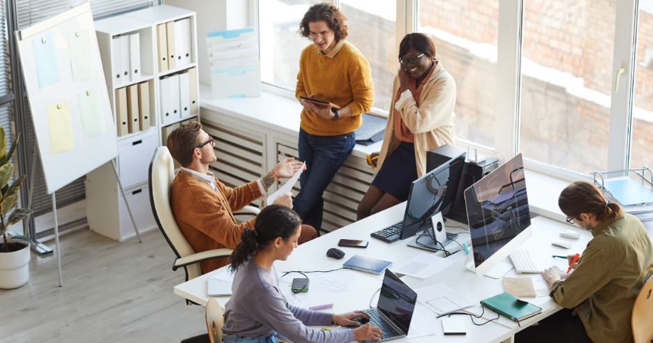 A group of people sitting at a desk
AI-generated content may be incorrect.